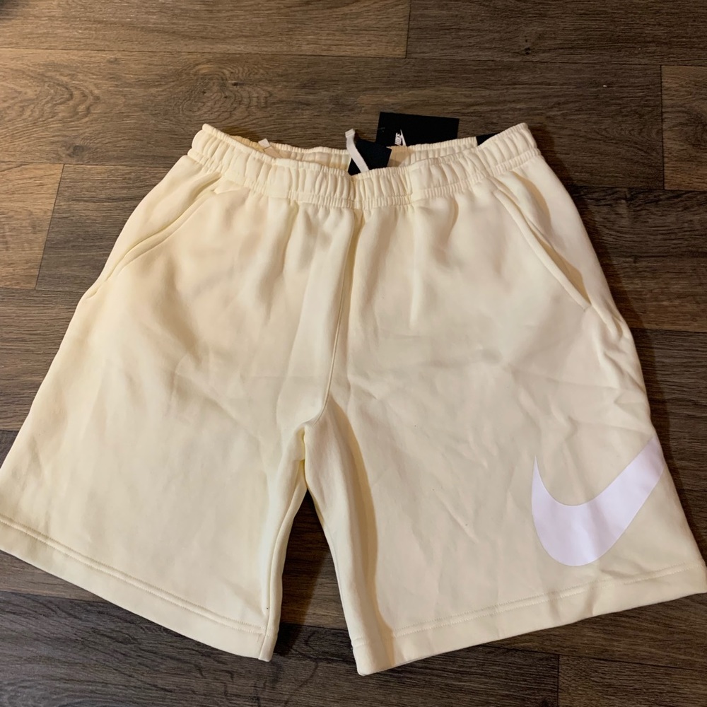 Nike Men's Sportswear Club Graphic Fleece "Cream" Shorts US SIZE LARGE NWT